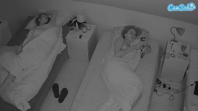 voyeurcam-julmodels-bed-7