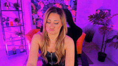 Watch SarahAlluring recorded live streams from Stripchat on 2025/03/22, Cam Archive