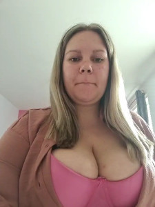 Bouncy_Busty_Bella