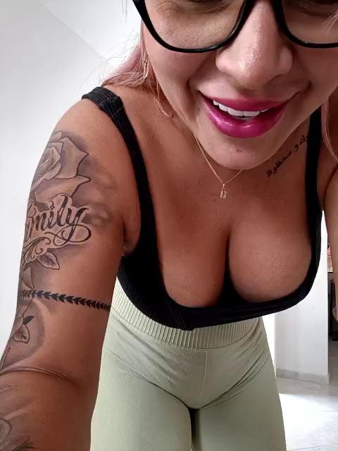 Watch DIANITA_1988 recorded live streams from Stripchat on 2023/12/25, Cam Archive