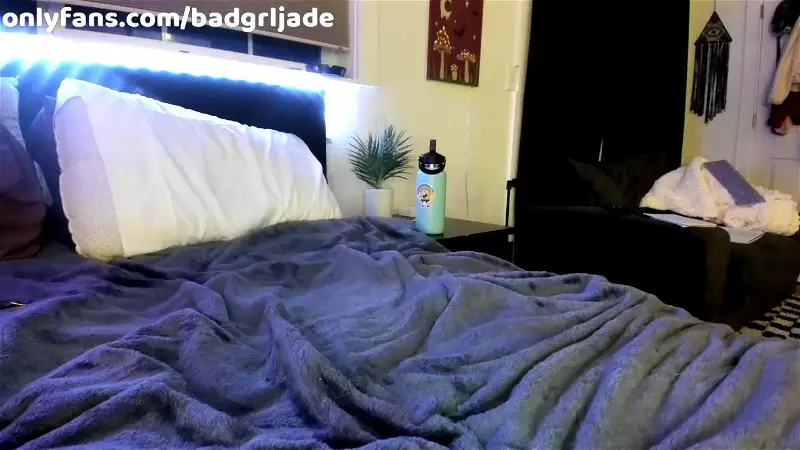 Watch badgrljade recorded live streams from Chaturbate on 2023/12/27, Cam Archive