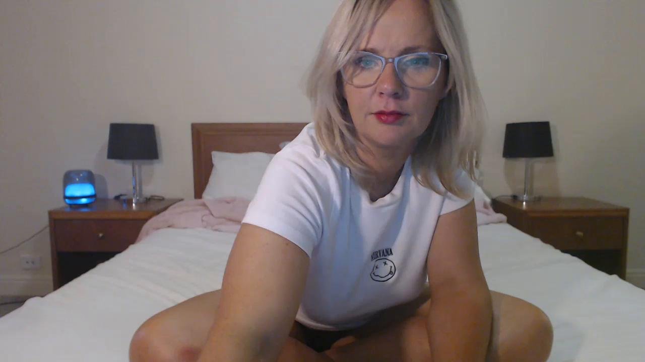 Watch aussieblondemilf recorded live streams from Chaturbate on 2024/01/01, Cam Archive